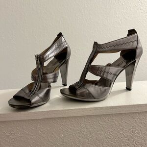 Michael Kors Heels sz 8 silver sandals